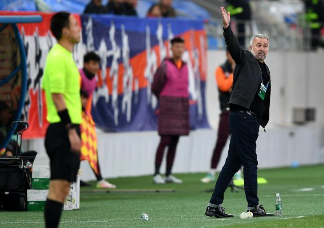 开云官网-不容易！5轮不胜海牛仍力挺亚森 赛季首胜虽迟但到