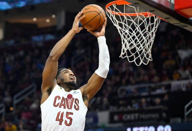 开云官网-38分12助全面激活骑士进攻  米切尔尽显核心成色