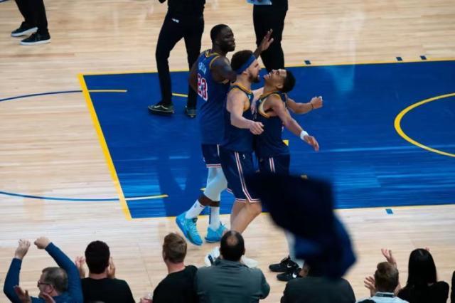 开云体育官网-【现场】利刃出鞘!汤神归来勇士用逆转锁定季后赛