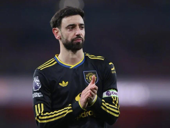 曼联或破薪资结构留费尔南德斯，周薪或达40万镑|B费|布鲁诺·费尔南德斯|高薪合同|路易斯洛佩斯-费尔南德斯|沙特联赛_新浪体育_新浪新闻