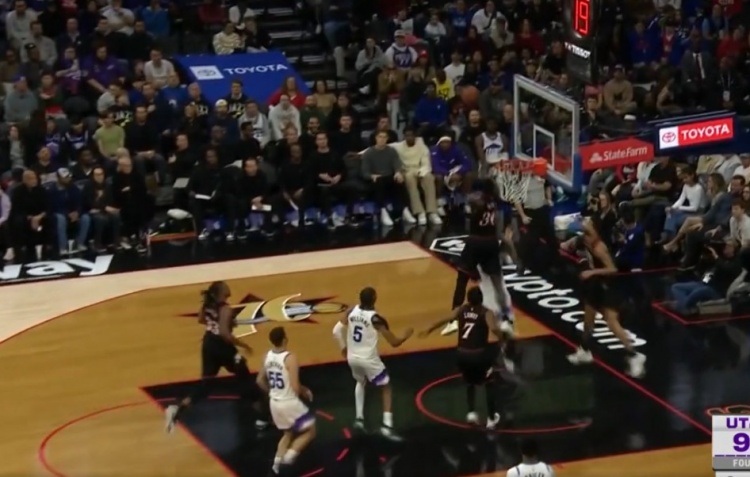 开云体育官网-无处不在！博纳奋力追防 腾空暴起送科利尔遮天大帽