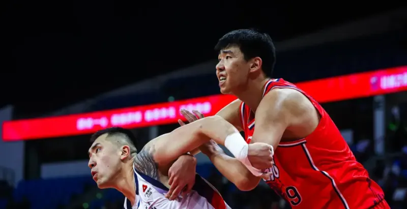 媒体人：徐昕今晚威风八面，确实是全明星中锋的水准