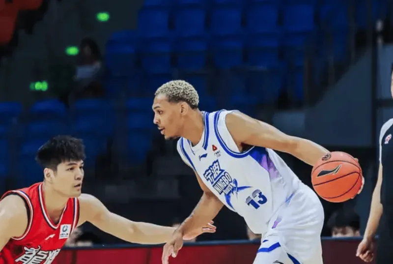 开云体育入口-贝兹利宁波首秀出战12分钟，投篮6中4得到8分2篮板1助攻